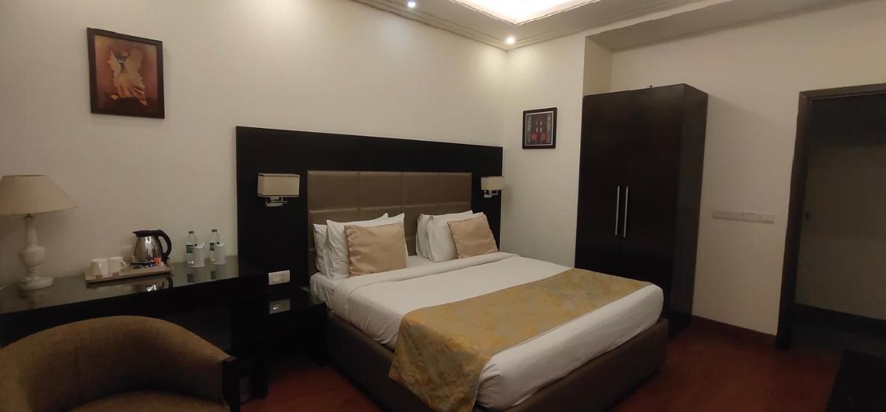 Hotel Ikhaya The Highline New Delhi