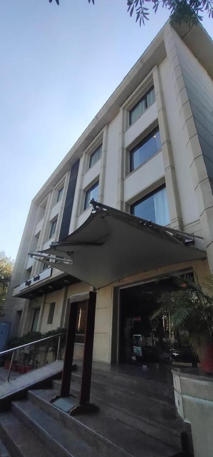 Ikhaya The Highline Hotel New Delhi
